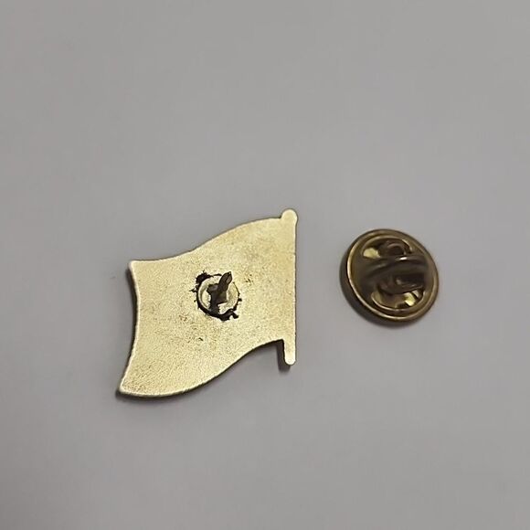 Taiwan Flag Pin Brooch Holographic Coating - Picture 2 of 3